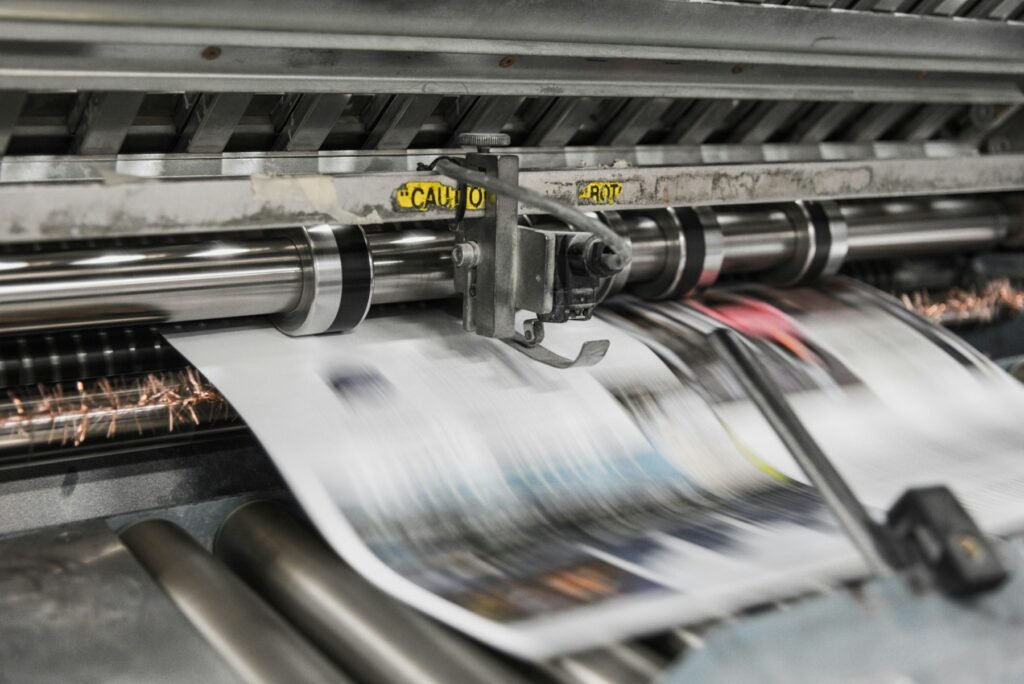 Drukpers in bedrijf tijdens een productierun